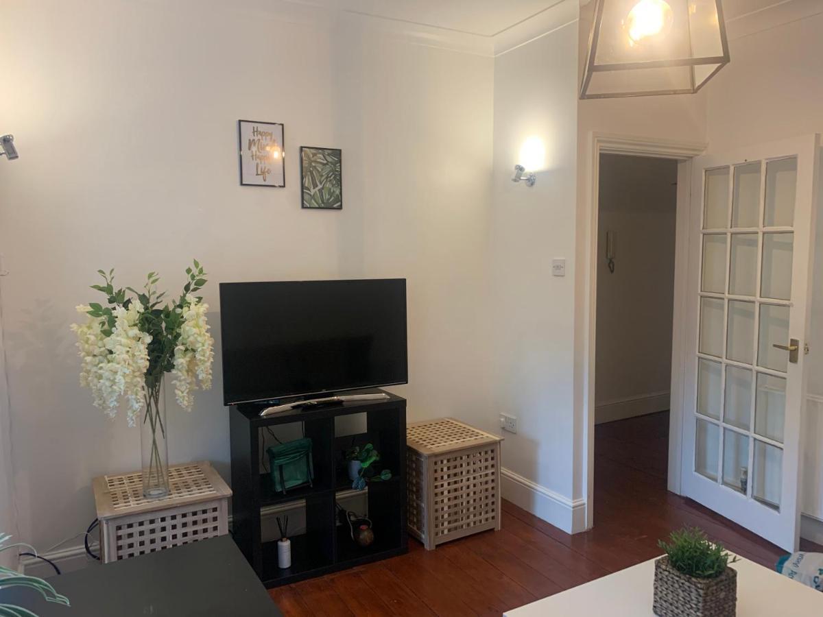 Apartamento Unique 2 Bedroom In London/ Excel / Olympic Close To Line Tube Station With Gated Parking Space Londres